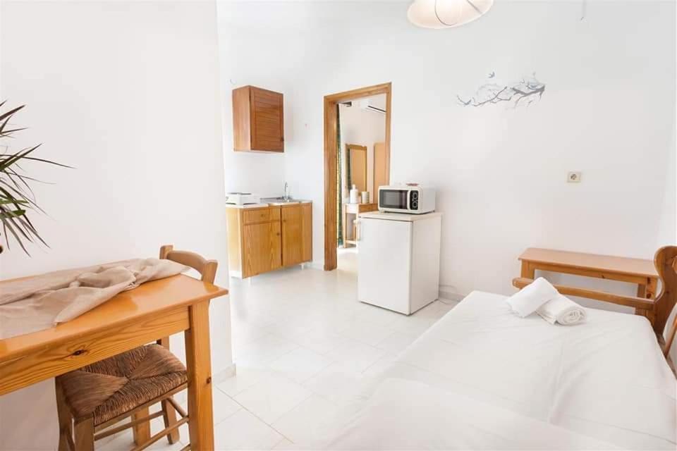 Michalis Litinas Apartments Agia Marina エクステリア 写真