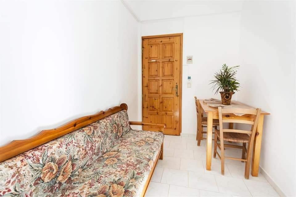 Michalis Litinas Apartments Agia Marina エクステリア 写真