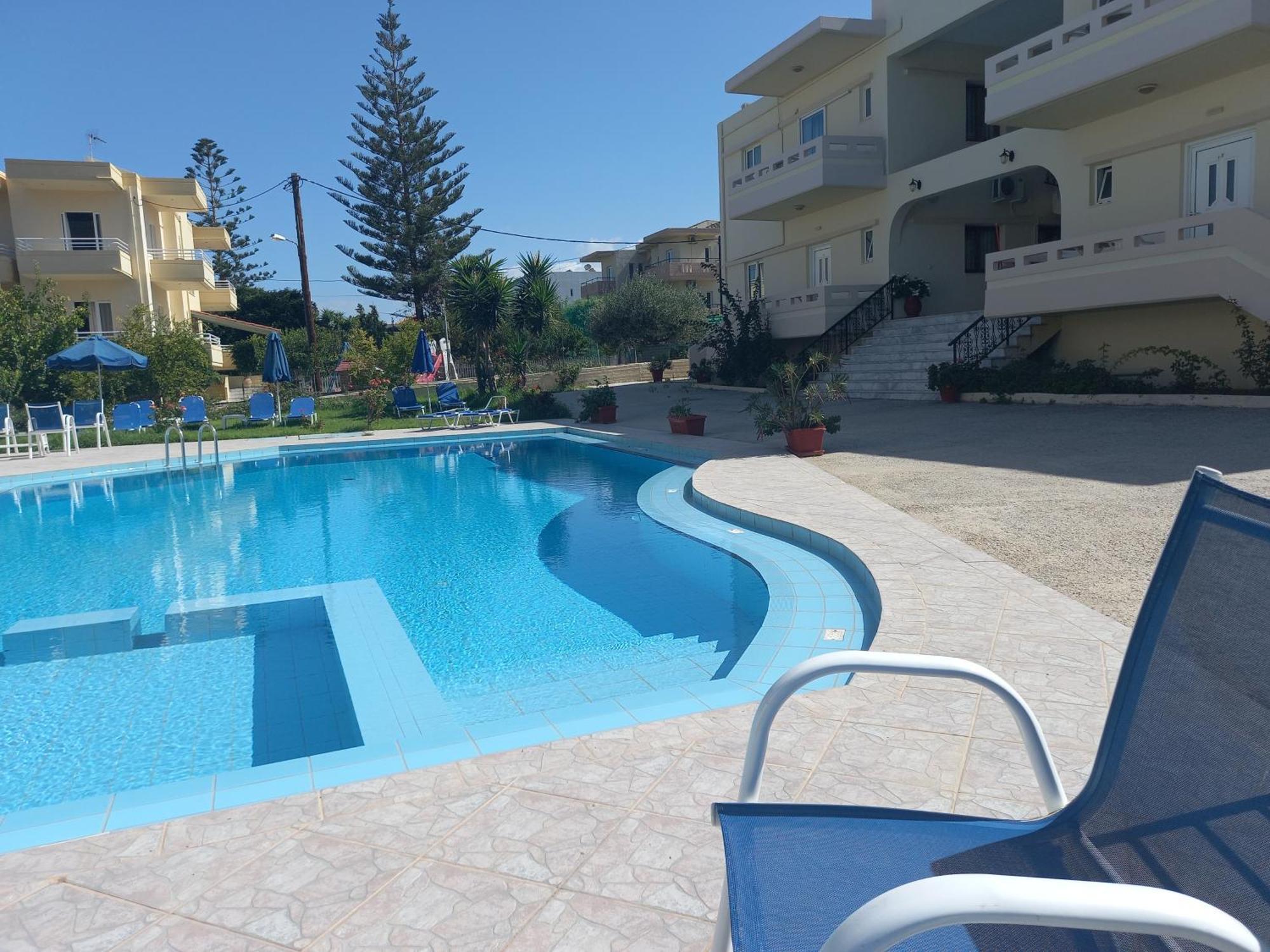 Michalis Litinas Apartments Agia Marina エクステリア 写真